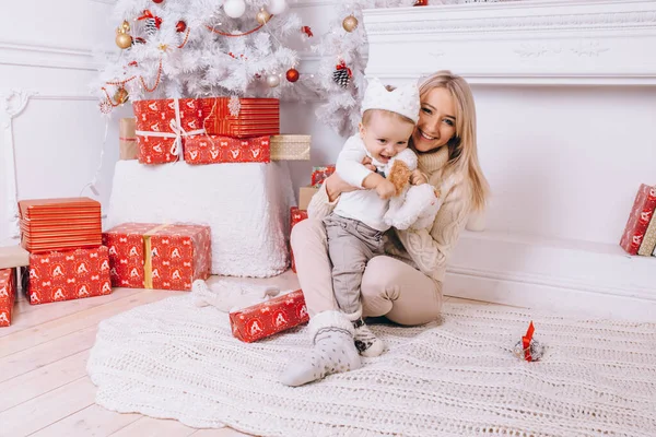 Mother Son Living Room Christmas Tree — Stock Photo, Image