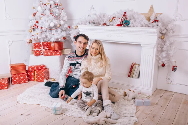 Happy Family Living Room Christmas — Stock Photo, Image