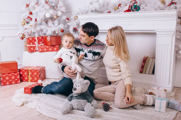 Happy Family Living Room Christmas — Stock Photo, Image