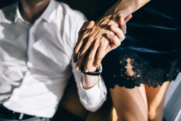 Tangan Sepasang Kekasih Close — Stok Foto