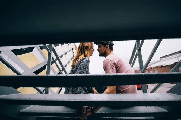 Jovem Belo Casal Desfrutando Passeio Pela Cidade Dia Dos Namorados — Fotografia de Stock