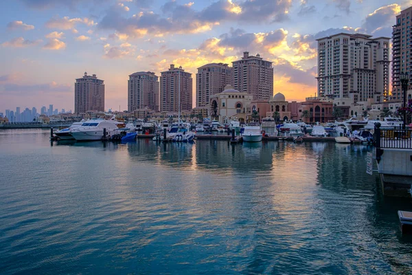Pearl Marina Doha Qatar Daylight View Yachts Foreground Buildings Clouds — Stock Photo, Image