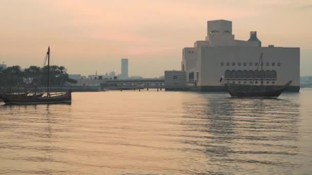 Muzeum Sztuki Islamskiej Doha Katar Zewnętrzny Zachód Słońca Strzał Pokazujący — Wideo stockowe