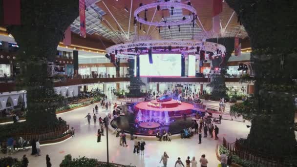 Mall Qatar Doha Qatar Night Zooming Interior Shoot Показуючи Внутрішню — стокове відео