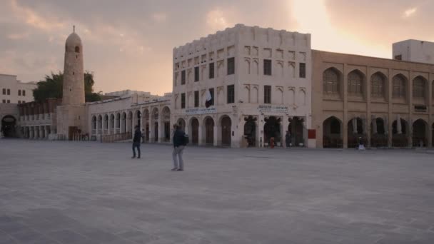 Souq Waqif Doha Katar Ana Caddesinde Zoom Yapıyor Gün Batımında — Stok video