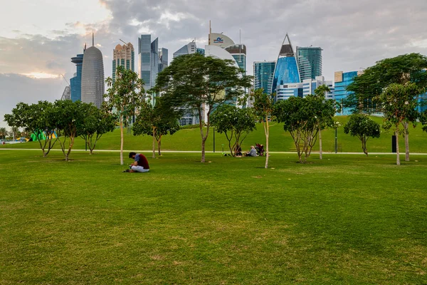 Doha Katar Widok Panoramę Miasta Parku Sheraton Pokazującego Drapacze Chmur — Zdjęcie stockowe