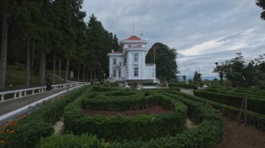 Trabzon -Türkiye - 25 Eylül 2024: Atatrk Pavyonu, Mustafa Kemal Atatrk 'ın İstanbul ziyareti sırasında ikamet ettiği Souksu ilçesinde tarihi bir konak. .