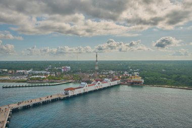 Cozumel, Meksika-16 Aralık 2025: Cozumel üç ana terminali olan büyük bir Karayip gemi merkezi. Meksika 'nın en işlek limanlarından biri.