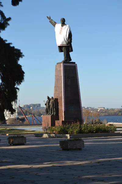 Denkmal für Wladimir Lenin in der Stickerei — Stockfoto