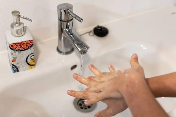 Person Washes Its Hands Soap Prevent Spread Coronavirus Covid — Stock Photo, Image