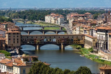 FLORENCE İtalya ile Firenze Ponte Vecchio ve Arno nehri