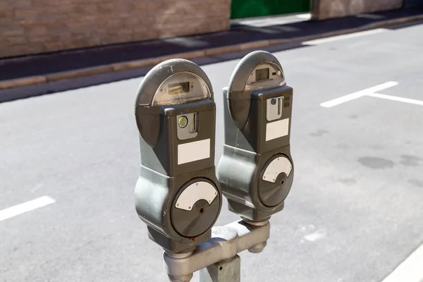 德国梅宁根图林根市一条街道上的老式停车表 — 图库照片