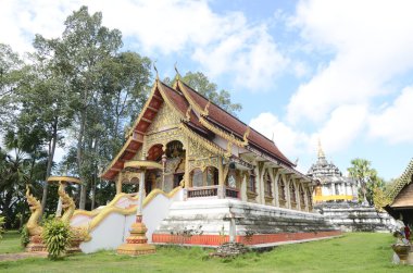 Wat Phra yuen: Lamphun, Tayland'da ünlü yerlerinden.