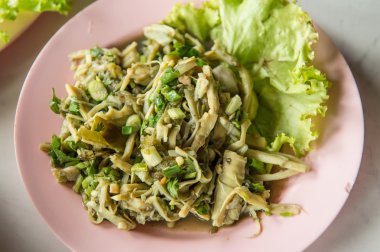 Bambu sürgün salata