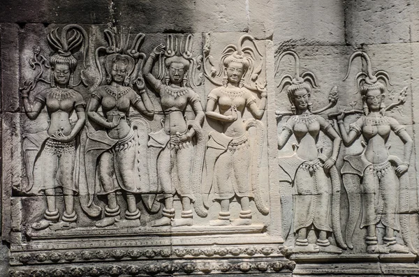 The beautiful ancient carving on the stone at Angkor wat — Stock Photo, Image