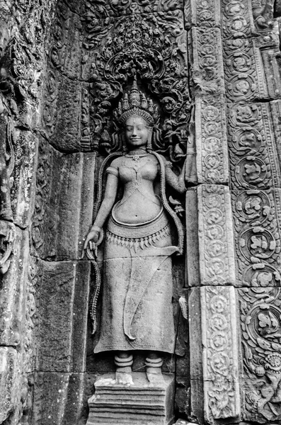 The beautiful ancient carving on the stone at Angkor wat — Stock Photo, Image