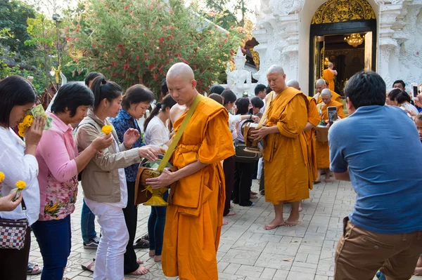 Série de la cérémonie d'ordination qui changent les jeunes hommes thaïlandais — Photo