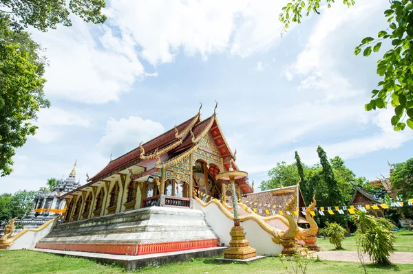 Beautiful temple and ancient pagoda at Wat Phra Yuen — Stock fotografie