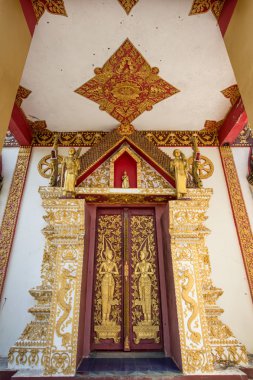 Beautiful door and the ceiling of the bodhgaya