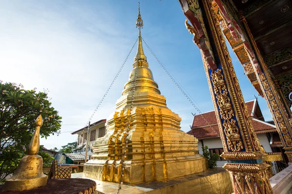 Güzel eski pagoda Wat Mahawan adlı — Stok fotoğraf