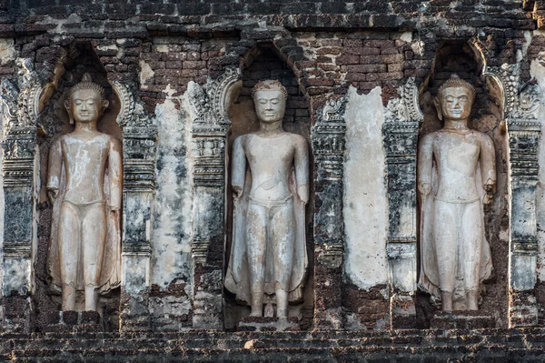 The ancient Buddha statue in the pagoda of Wat Jamadhev — Stock fotografie