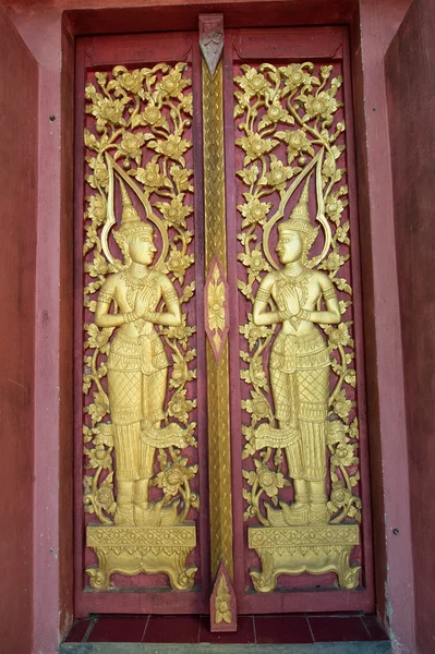 Bela porta do bodhgaya no wat Monmahinsiraram — Fotografia de Stock