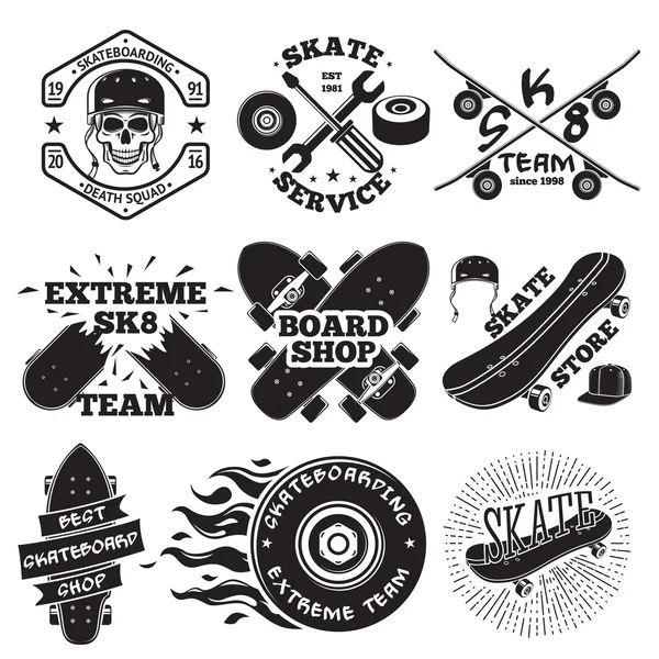 Ensemble d'étiquettes de skateboard - crâne dans le casque, réparation, équipe de skate, magasin de planche, etc. Vecteur — Image vectorielle