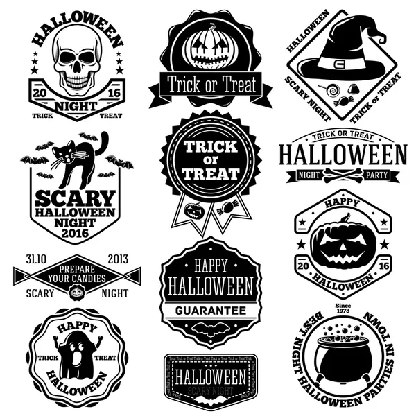 Etichette vettoriali di Halloween, badge impostati. Con kcull, zucca, gatto, pipistrelli, fantasma, caramelle ecc . — Vettoriale Stock