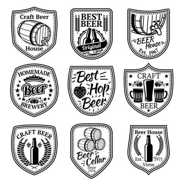 Juego de insignias vectoriales para cervecería y cervecería — Archivo Imágenes Vectoriales