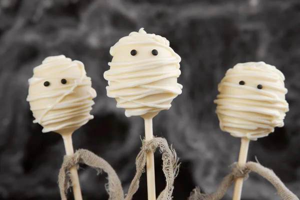 Mummy cake pops. — Stock Photo, Image