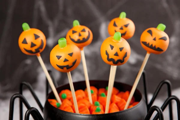 Jack-o-lantern cake pops. — Stockfoto