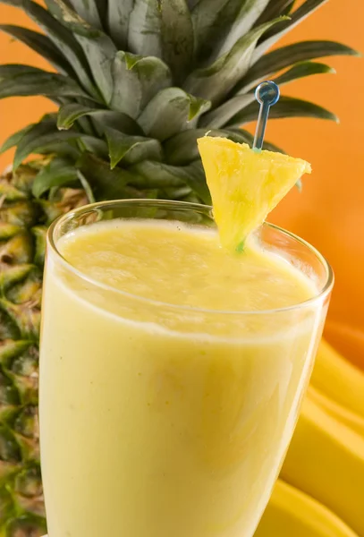 Batido de plátano de piña —  Fotos de Stock