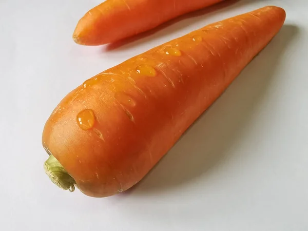 Zanahorias Frescas Sobre Fondo Blanco — Foto de Stock