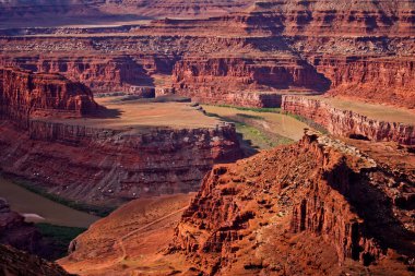 Moab, Utah Eyaleti yakınlarındaki Ölü At Eyalet Parkı 'nın dramatik şekilleri, Amerika seyahati, Amerika' da harika bir tatil.