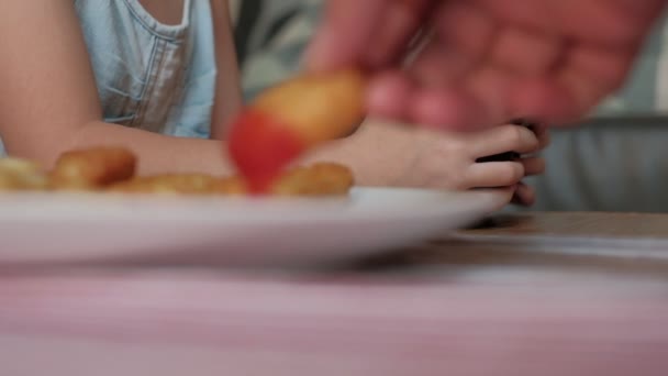 Gros Plan Vdo Montrer Main Enfant Forçant Joystick Jouer Des — Video