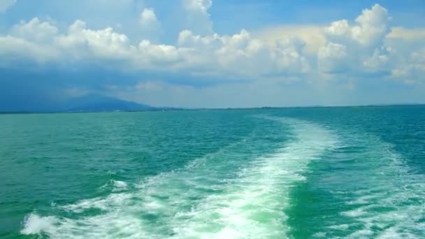 Bílé Bubliny Šplouchání Vln Zádi Trajektu Dovolená Cestoval Thajského Moře — Stock video