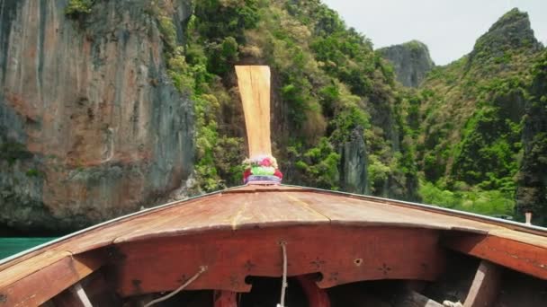 Vue Depuis Bateau Traditionnel Proue Bois Thaïlandais Tout Flottant Dans — Video