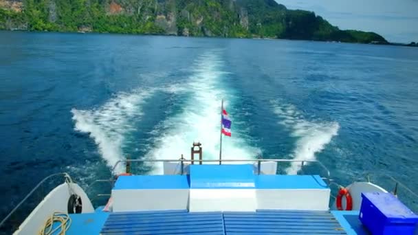 White Bubbles Splashes Waves Stern Ferry Holiday Traveled Sea Thailand — Stock Video