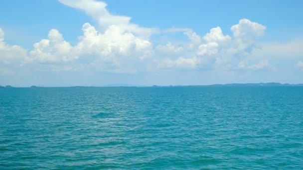 Panoramatický Výhled Turistické Dopravní Lodi Směřující Jeden Asijských Ostrovů Dovolenou — Stock video