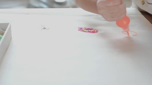 Gros Plan Dessin Main Enfant Par Peinture Paillettes Dans Plusieurs — Video