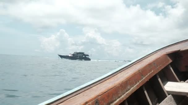 Vista Barco Madeira Viu Congestionado Tráfego Oceânico Para Transportar Turistas — Vídeo de Stock