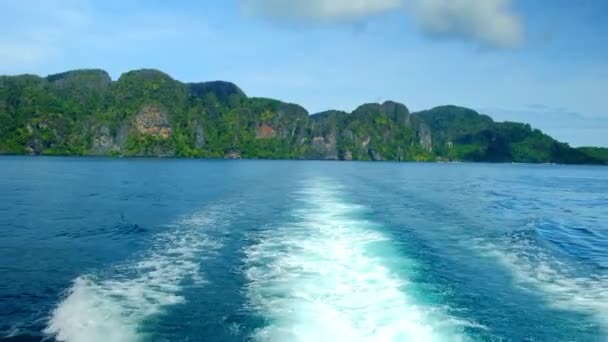 White Bubbles Splashes Waves Stern Ferry Holiday Traveled Sea Thailand — Stock Video