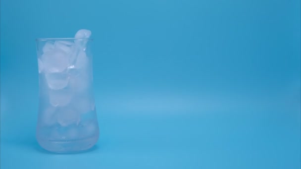 Närbild Time Lapse Video Visar Klart Glas Vatten Smälter Kopia — Stockvideo