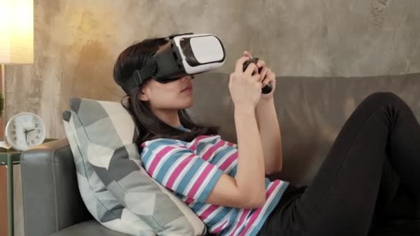Ázsiai Szemüveg Headset Játék Öröm Vezérlő Nézi Virtuális Valóság Szimuláció — Stock videók
