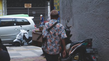 Endonezya 'nın Bogor şehrinin sokaklarında satış yapan Hawker' lar