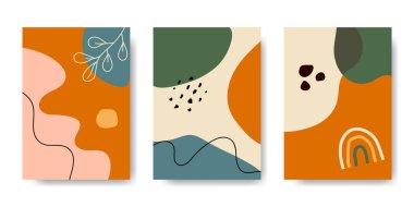 Üç soyut geçmişten oluşan bir koleksiyon. El çizimi çeşitli şekiller ve karalama nesneleri. Modern modern vektör illüstrasyonu. Her arka plan izole edilmiş. Pastel rengi.