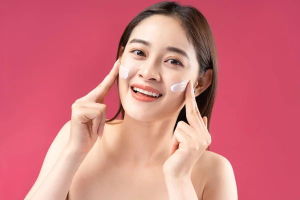 Cheerful Asian Woman Beautiful Skin Using Lotion — Stock fotografie