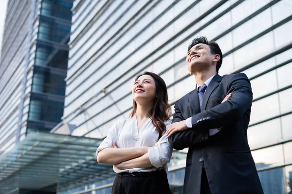 Kendine güvenen iki girişimcinin portresi