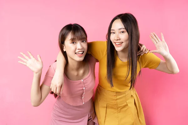 Retrato Duas Belas Meninas Asiáticas Posando Fundo Rosa — Fotografia de Stock
