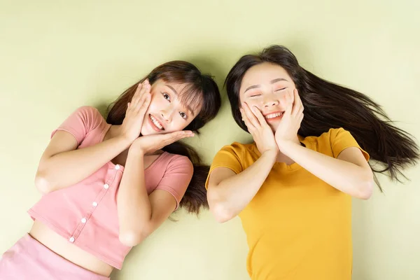 Retrato Dos Hermosas Chicas Asiáticas —  Fotos de Stock